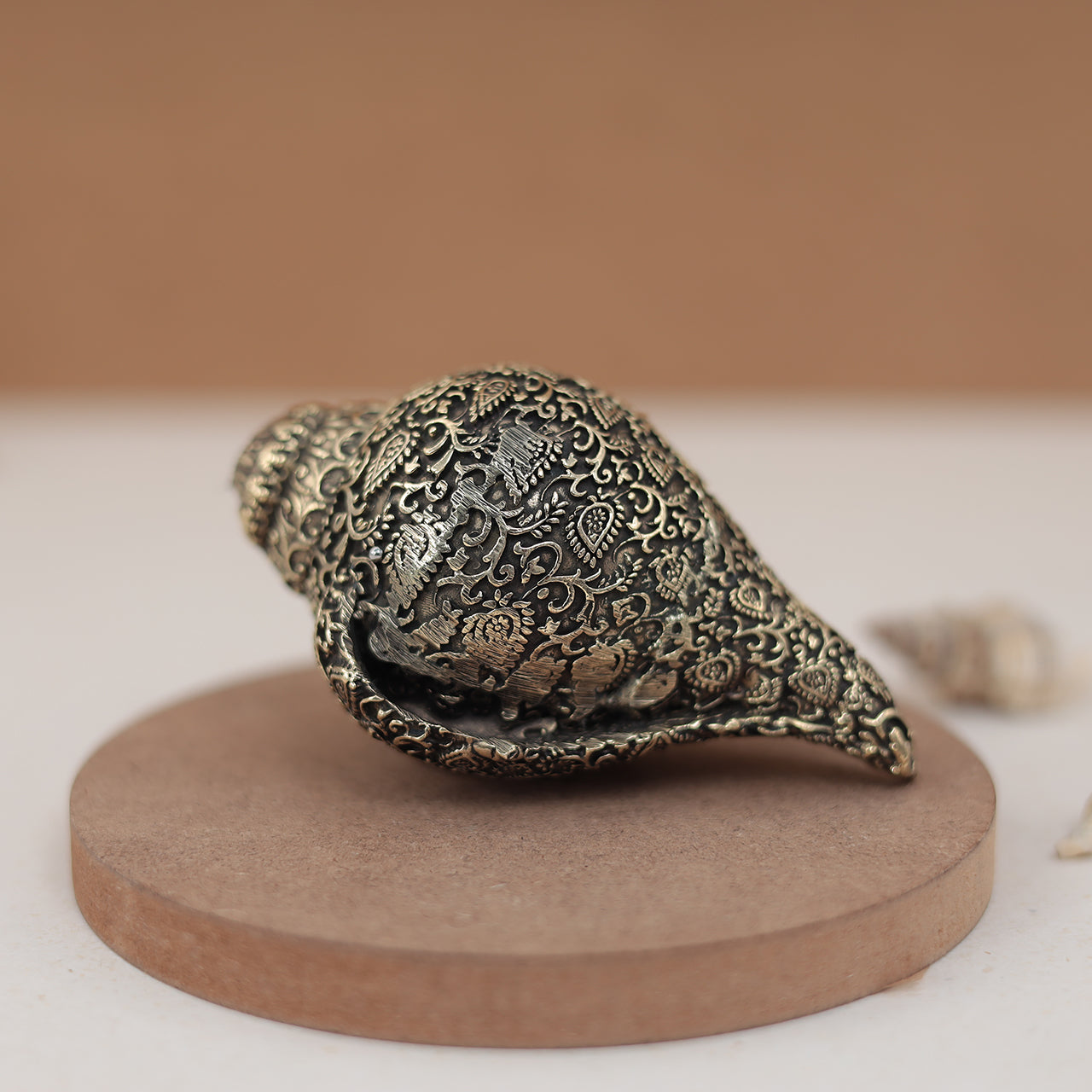 Brass vishnu shankh, a decorative and religiously significant conch shell in 4 and 3 Inches Length