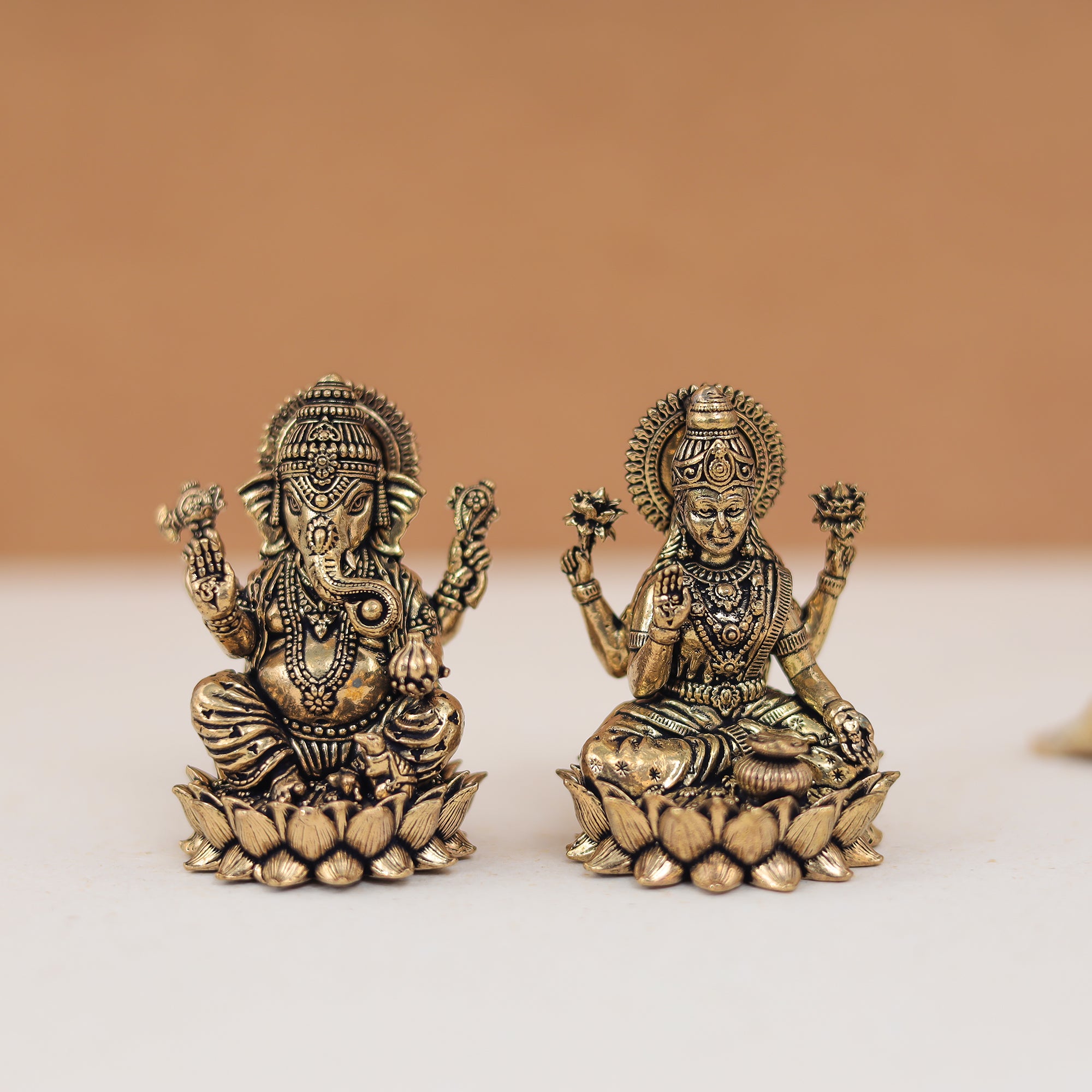 Diwali Special Lakshmi & Ganesh Idol Pair/Customised Gift Box In 2.5 Inches